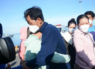 12 ngày không thức ăn và nước uống, 5 ngư dân Bình Thuận sinh tồn cách nào? 12 ngày không thức ăn và nước uống, 5 ngư dân Bình Thuận sinh tồn cách nào?
