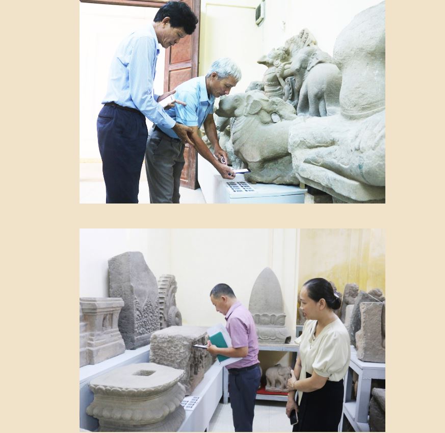 Doan can bo Bao tang Quang Nam tim hieu thong tin hien vat min - Bảo tàng Điêu khắc Chăm triển khai quản lý, truy xuất thông tin hiện vật trong kho qua mã QR