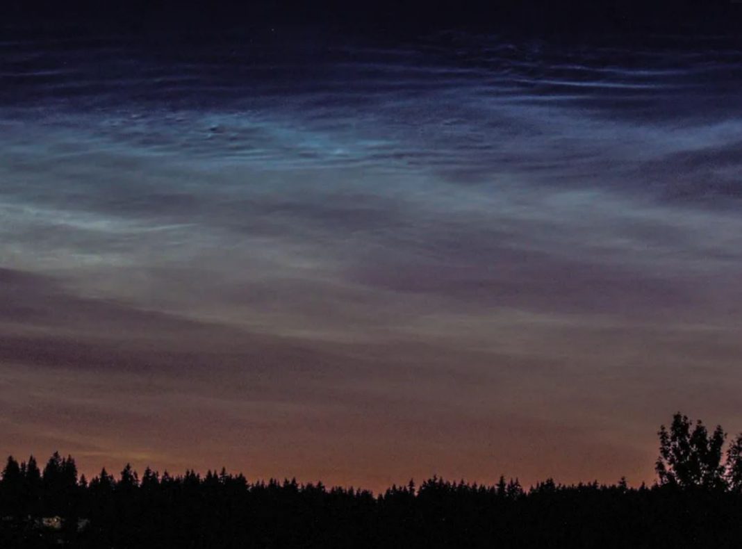 Xuất hiện đám mây dạ quang hiếm thấy nhất trên Trái Đất