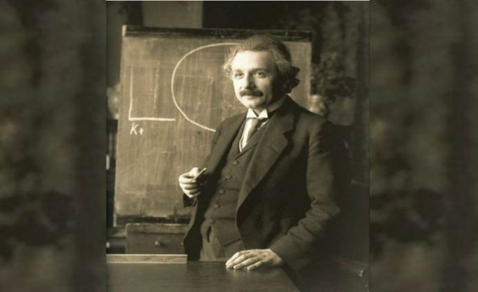 Nhà bác học Albert Einstein từng bị FBI theo dõi trong nhiều năm