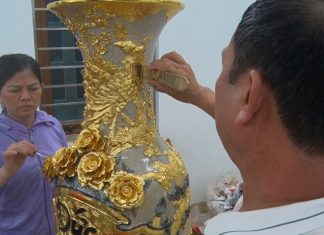 Ngôi làng của những người có tài hóa vàng đồ vật Ngôi làng của những người có tài hóa vàng đồ vật