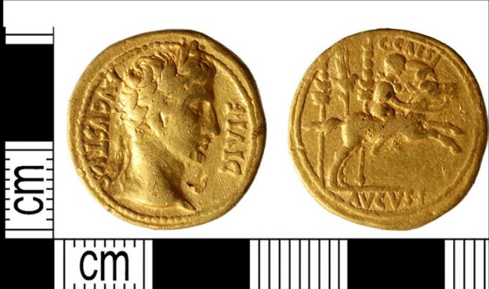 Phát hiện kho tiền xu cổ đại có vết thử vàng