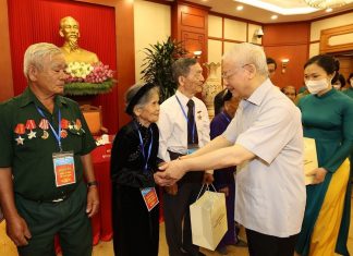 Tổng bí thư: Hoàn thiện chính sách ưu đãi với người có công
