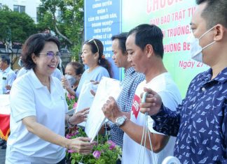 Đường Lê Lợi rào chắn suốt 8 năm: Lãnh đạo Q.1 cảm ơn, người dân ‘ưng cái bụng’ Đường Lê Lợi rào chắn suốt 8 năm: Lãnh đạo Q.1 cảm ơn, người dân 'ưng cái bụng'