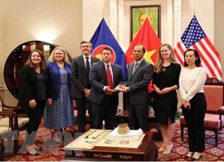 Đại sứ quán Việt Nam tại Mỹ tiếp nhận hiện vật, cổ vật văn hóa từ FBI Đại sứ quán Việt Nam tại Mỹ tiếp nhận hiện vật, cổ vật văn hóa từ FBI