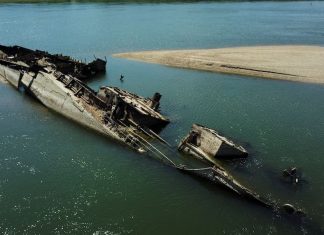 Hạn hán làm lộ xác hàng chục tàu chiến từ Thế chiến thứ II trên sông Danube