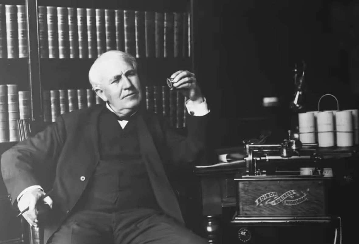 May quay dia la mot trong nhung phat minh vi dai cua Thomas Edison min - 5 phát minh từ thế kỷ 18 làm thay đổi bộ mặt của nhân loại