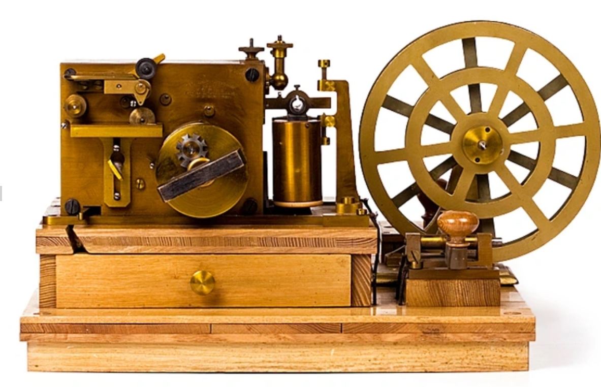 Mot may dien bao su dung ma Morse de lien lac min - 5 phát minh từ thế kỷ 18 làm thay đổi bộ mặt của nhân loại