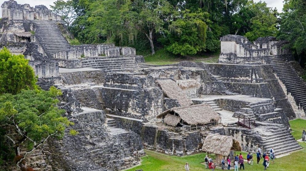Mot phan cua thanh pho Tikal co dai duoc tim thay min - Giải mã thành phố Maya cổ đại