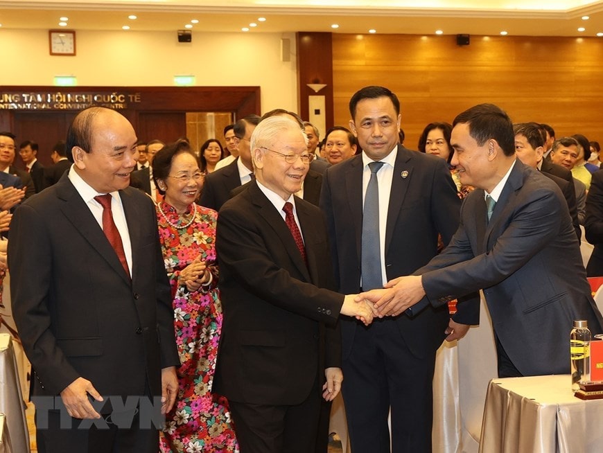 Tổng Bí thư Nguyễn Phú Trọng, Chủ tịch nước Nguyễn Xuân Phúc với các đại biểu dự lễ kỷ niệm.