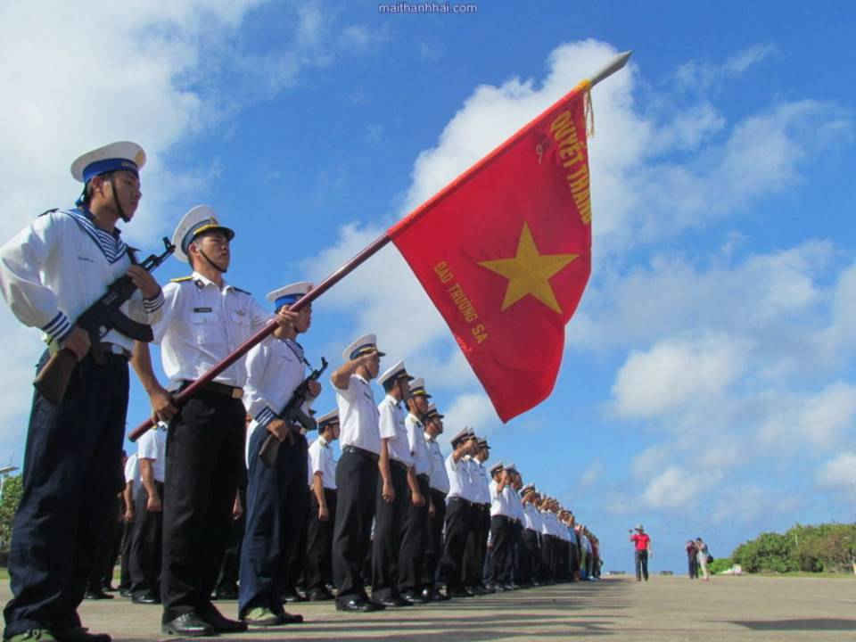 Cờ Tổ quốc trên đảo Trường Sa