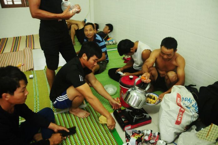 Người Đà Nẵng, Hội An thở phào sau bão Noru: 'May mà không ai bị chi' Người Đà Nẵng, Hội An thở phào sau bão Noru: 'May mà không ai bị chi'