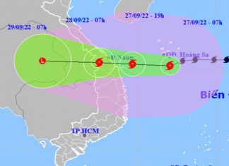 Bão số 4 giật cấp 17 còn cách đất liền Đà Nẵng - Quảng Ngãi khoảng 210 km