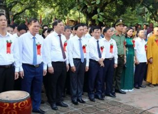 Dâng hương tưởng niệm Đức Thánh Trần và khai hội Đền Trần Nam Định