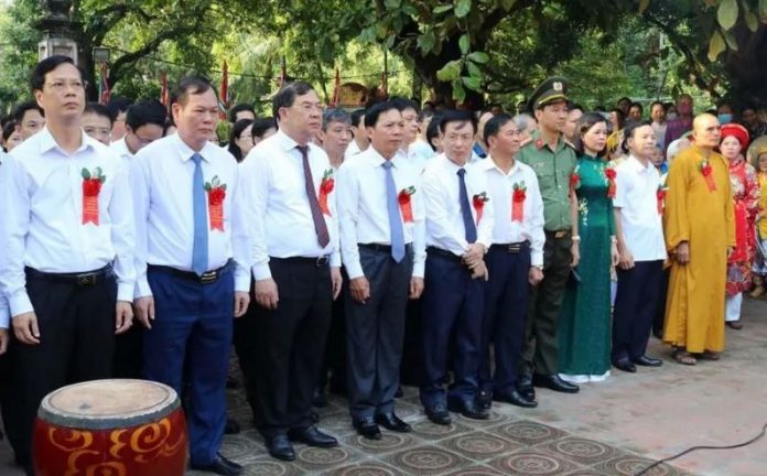 Dâng hương tưởng niệm Đức Thánh Trần và khai hội Đền Trần Nam Định
