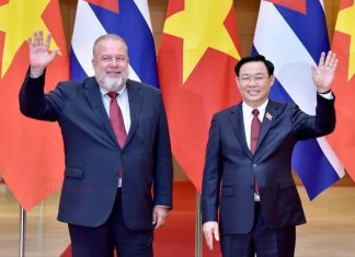 Chủ tịch Quốc hội Vương Đình Huệ hội kiến Thủ tướng nước Cộng hòa Cuba