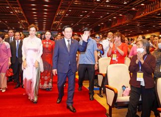 UNESCO chọn Tràng An cùng với 3 di sản khác trên thế giới để thí điểm một dự án về du lịch bền vững UNESCO chọn Tràng An cùng với 3 di sản khác trên thế giới để thí điểm một dự án về du lịch bền vững