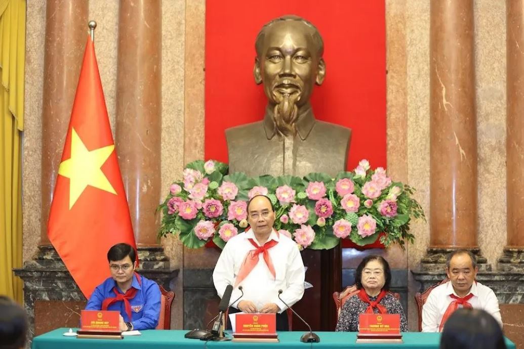 Chủ tịch nước Nguyễn Xuân Phúc trao đổi tại buổi gặp mặt