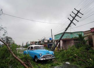 Cuba mất điện toàn quốc vì bão Ian