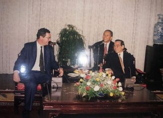 Nghề phiên dịch: Kiên trì và đam mê, ‘nhận lại’ luôn nhiều hơn ‘cho đi’ Nghề phiên dịch: Kiên trì và đam mê, 'nhận lại' luôn nhiều hơn 'cho đi'