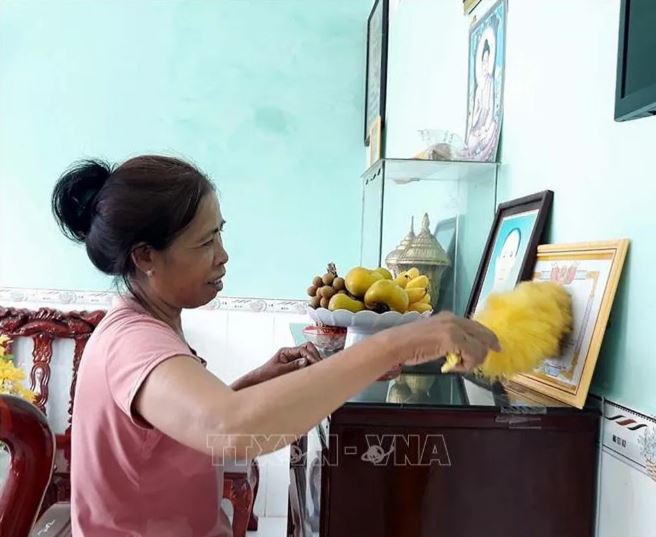 Đồng bào Khmer Sóc Trăng chỉnh trang thờ, chuẩn bị đón đón Lễ Sene Dolta.