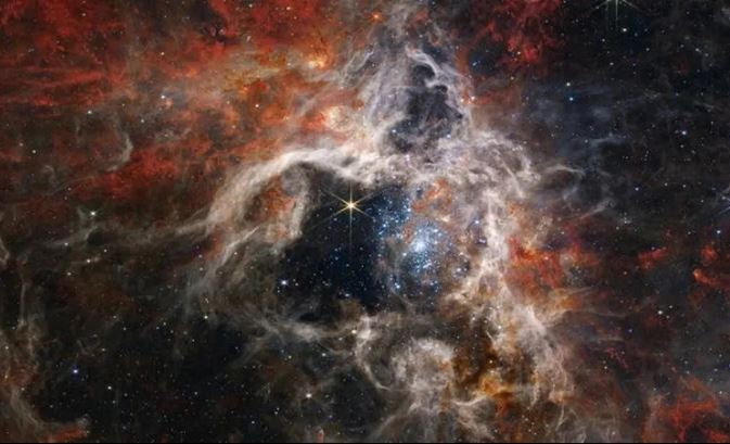 Kính viễn vọng James Webb tiết lộ hình ảnh chưa từng thấy của Tinh vân Tarantula