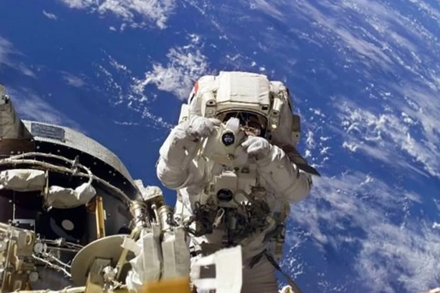 Phi hanh gia My su dung may anh so tren ISS. min - Ngắm đỉnh ngọn núi lửa New Zealand từ Trạm vũ trụ quốc tế