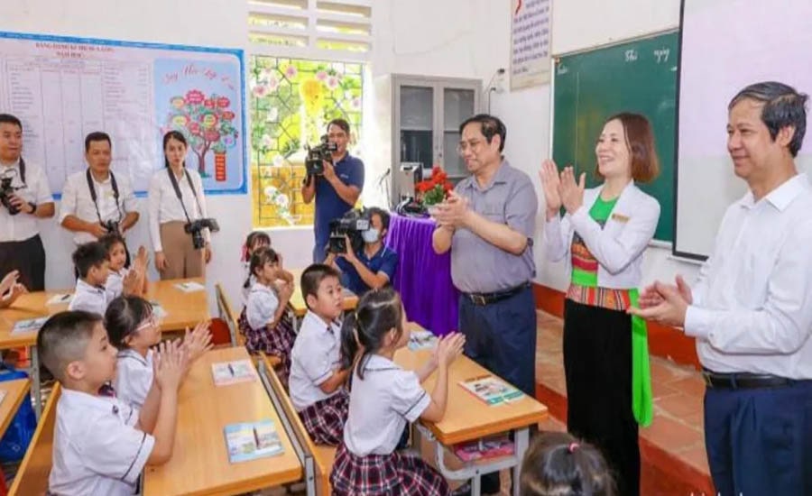 Thủ tướng Phạm Minh Chính thăm Trường tiểu học thị trấn Yên Lập