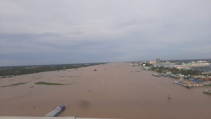 Triều cường ở Tiền Giang ở mức báo động là điều đáng ngại Triều cường ở Tiền Giang ở mức báo động là điều đáng ngại