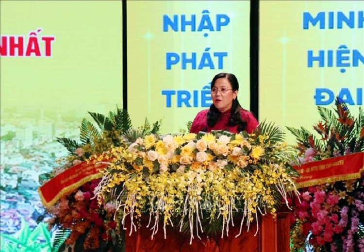 Bà Nguyễn Thanh Hải, Bí thư Tỉnh uỷ Thái Nguyên phát biểu tại buổi lễ. 