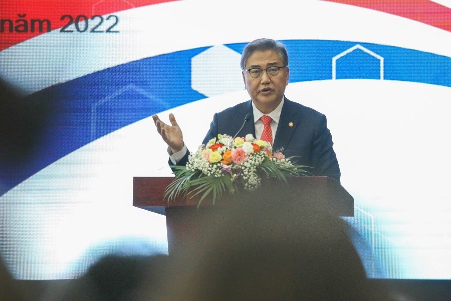 Bộ trưởng Ngoại giao Hàn Quốc Park Jin nói chuyện với sinh viên Học viện Ngoại giao. 