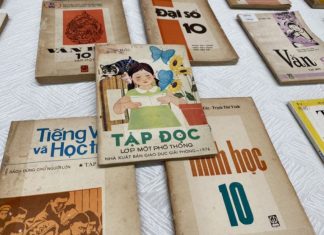 Bốn lần Việt Nam thay sách giáo khoa Bốn lần Việt Nam thay sách giáo khoa