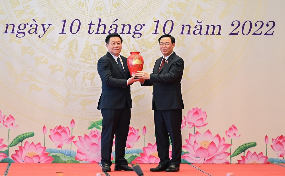 Chủ tịch Quốc hội Vương Đình Huệ và Trưởng Ban Tuyên giáo Trung ương Nguyễn Trọng Nghĩa.