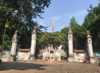 Huyền Tích đền thiêng xứ Nghệ