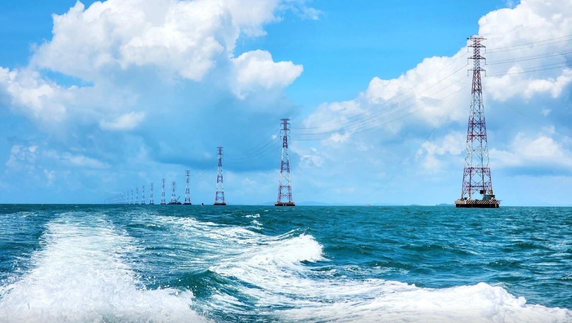 Đường điện 220 kV Kiên Bình - Phú Quốc dài 80,4 km là đường dây vượt biển dài nhất Đông Nam Á. Ảnh: EVN