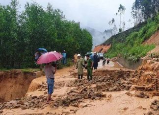 Mưa lớn gây sạt lở nhiều địa phương tại Bình Định
