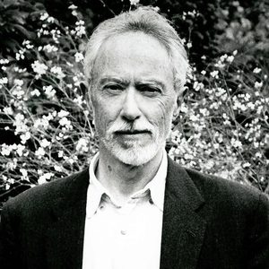 J. M. Coetzee sinh năm 1940 ở Cape Town (Nam Phi)