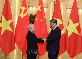 Tổng Bí thư, Chủ tịch Trung Quốc Tập Cận Bình đón Tổng Bí thư Nguyễn Phú Trọng.