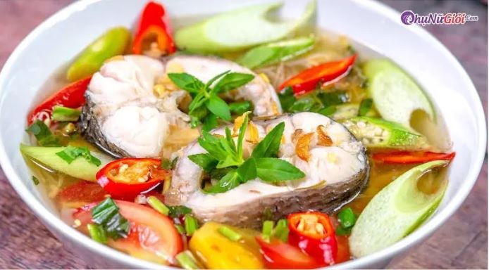 Món canh cá nấu dọc mùng.