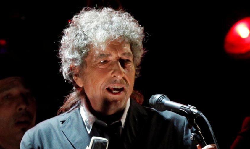 Nghe si Bob Dylan nhan giai Nobel Van hoc 2016 min - Nobel Văn học được chọn lựa kỹ càng hay chỉ là quay số trúng thưởng