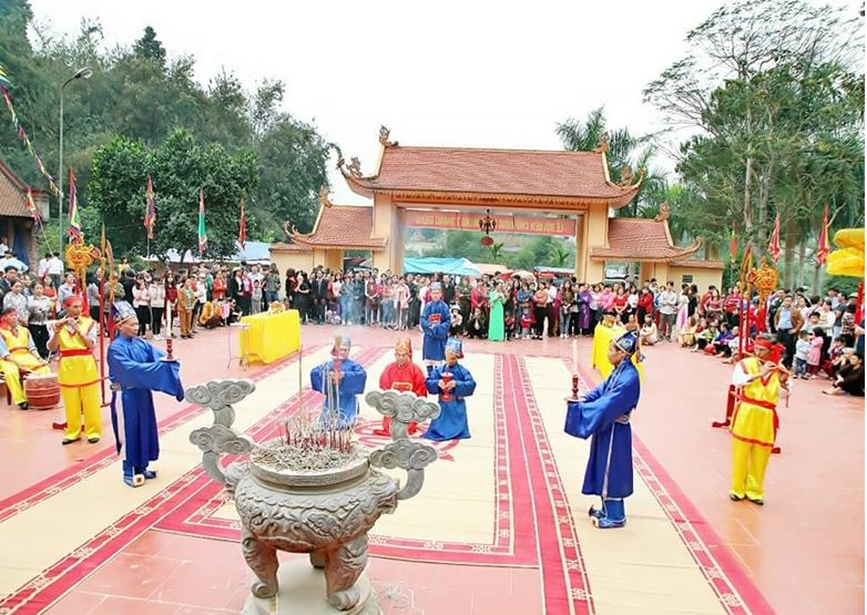  Nghi lễ tế thần trong tín ngưỡng thờ cúng Hùng Vương.