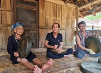 Ngân vang chiêng Ba! Ngân vang chiêng Ba!