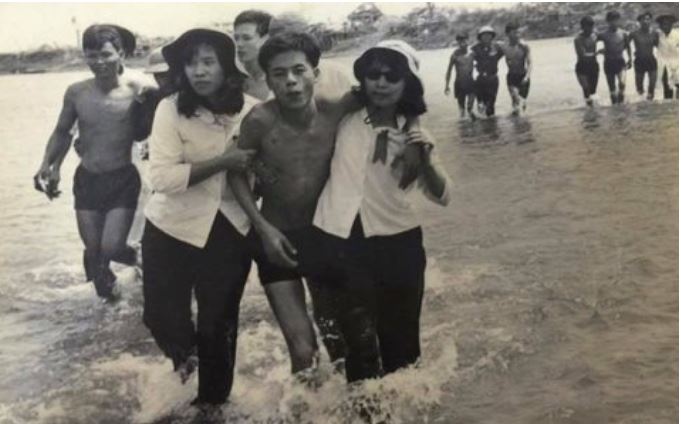 Nha van Nguyen Thi Ngoc Tu va nha tho Xuan Quynh ben dong Thach Han nam 1972 min - Có một Xuân Quỳnh rất khác...