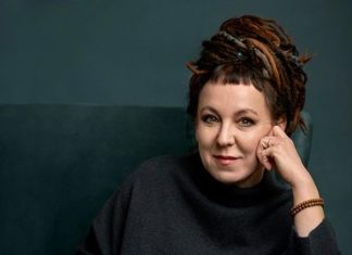 Olga Tokarczuk: “Mỗi trang mà ta viết được là nghìn trang gom lại từ việc đọc” Olga Tokarczuk: “Mỗi trang mà ta viết được là nghìn trang gom lại từ việc đọc”