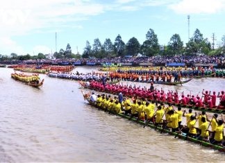 Phum Sóc rộn ràng đón Ngày hội