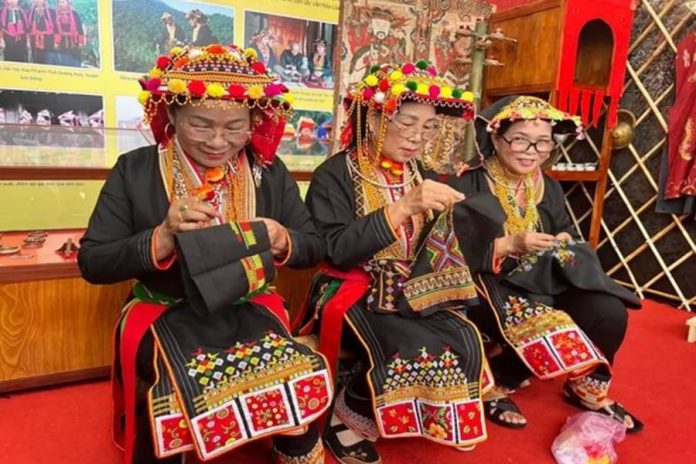 Rực rỡ sắc màu trong ngày hội văn hóa dân tộc Dao toàn quốc lần thứ II Rực rỡ sắc màu trong ngày hội văn hóa dân tộc Dao toàn quốc lần thứ II