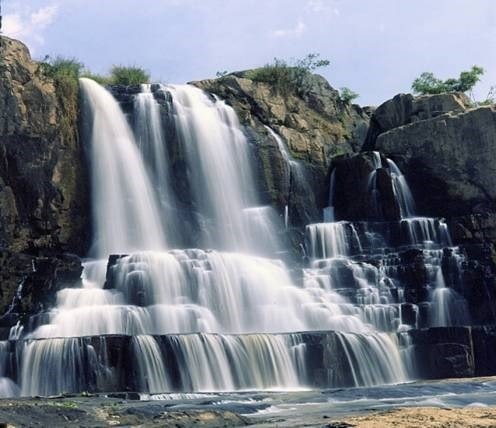 Tây Nguyên có 4 hệ thống sông chính Thượng sông Xê Xan, thượng sông Srêpok, thượng sông Ba và sông Đồng Nai.