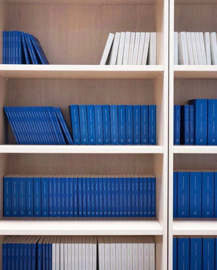 Thiết kế đồng điệu của các tác phẩm giúp Fitzcarraldo Editions tạo được dấu ấn.