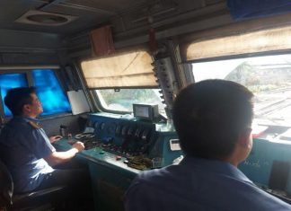 Tình tôi theo nhịp con tàu – Tác giả Lê Anh Dũng Tình tôi theo nhịp con tàu - Tác giả Lê Anh Dũng