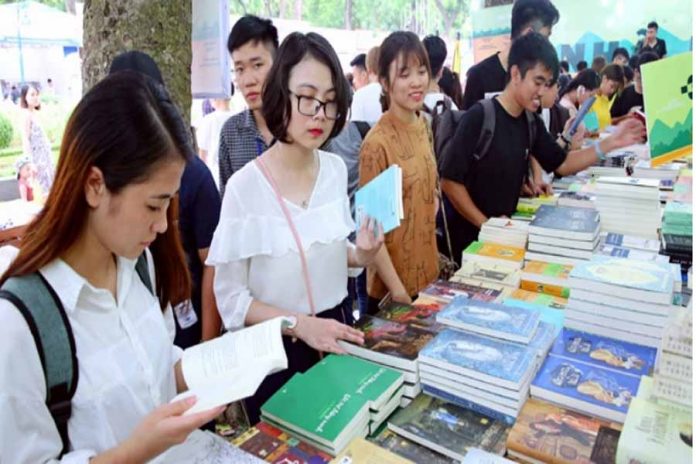Về những ngã rẽ văn hoá đọc - Tác giả: Hà Quảng